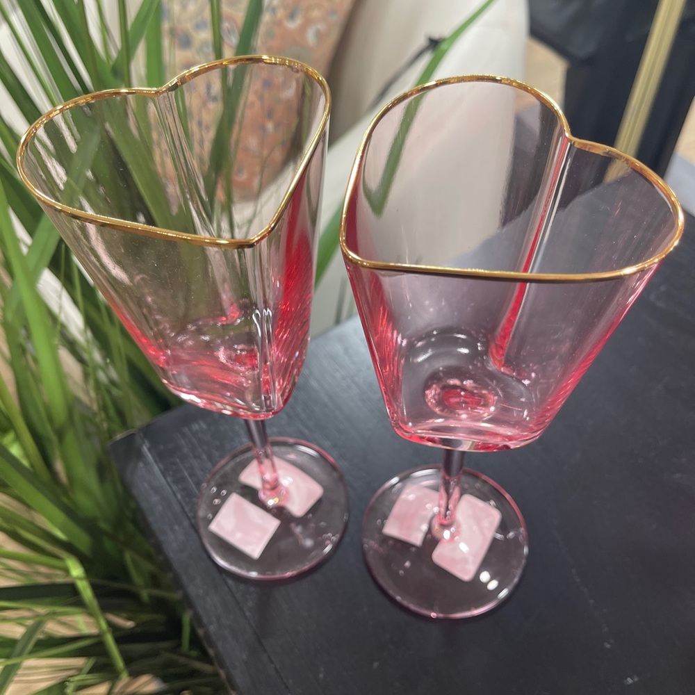 Gorgeous Pink Glass Heart Shaped Wine Champagne Glasses w/ Gold Rim Set of 2 NEW